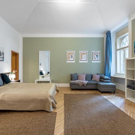 Spacious 3 Bedroom Apartment In The Heart Of Praag Buitenkant foto