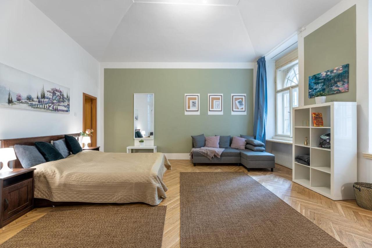 Spacious 3 Bedroom Apartment In The Heart Of Praag Buitenkant foto