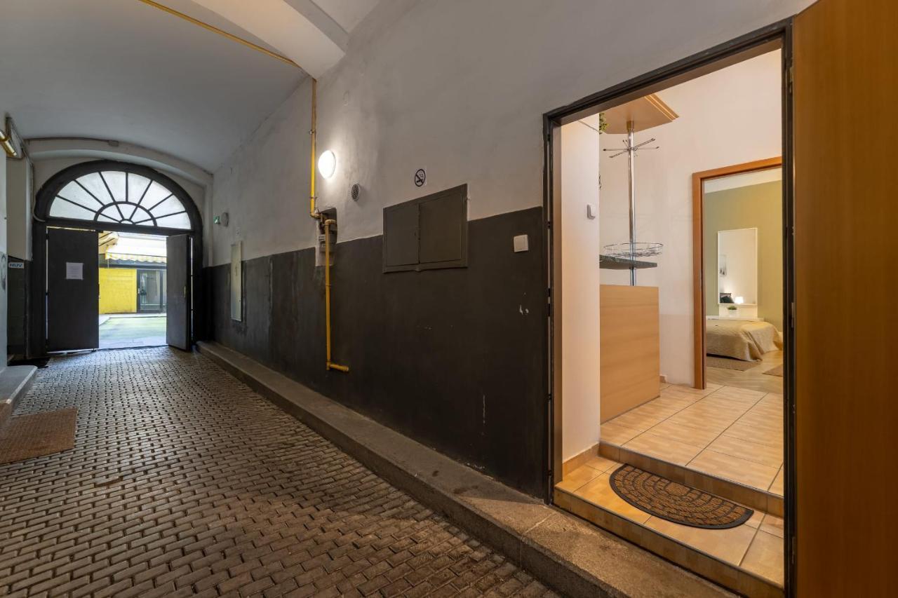 Spacious 3 Bedroom Apartment In The Heart Of Praag Buitenkant foto